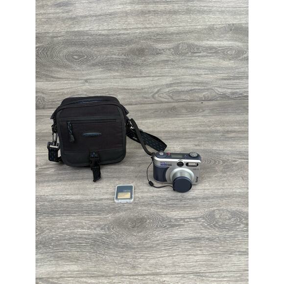 Vivitar Vivicam 3735 Digital Camera. Silver 3.3 Mega Pixel - Picture 1 of 13